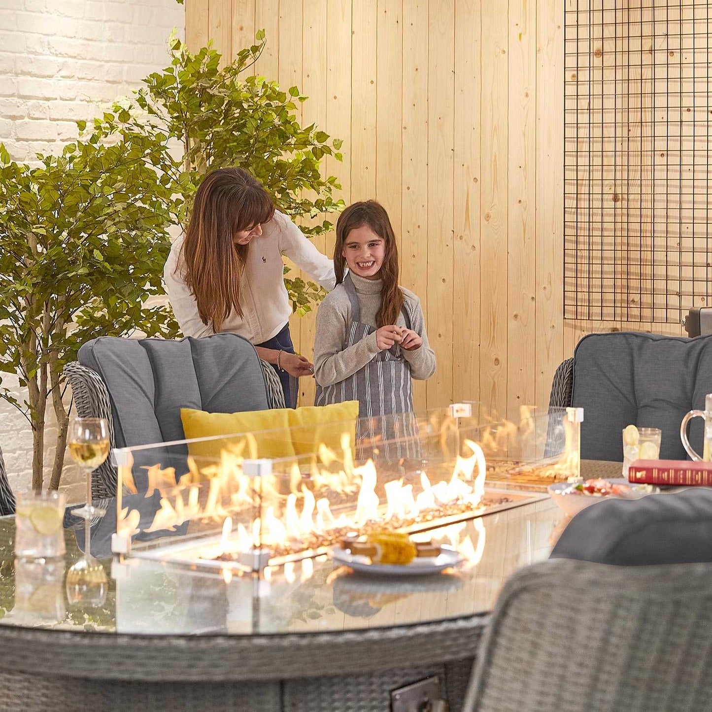 Thalia 8 Seat Dining Set with Fire Pit