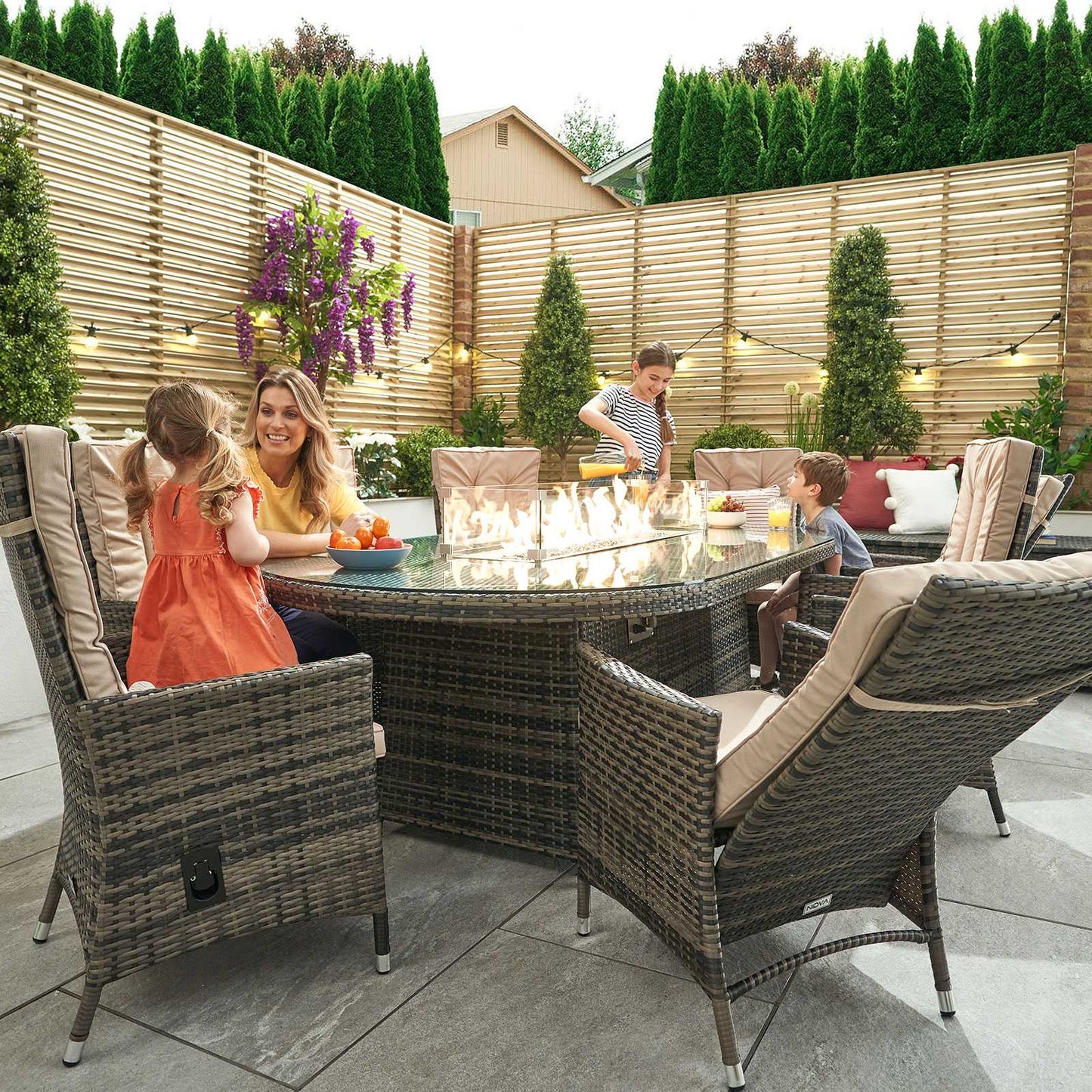 Ruxley 8 Seat Dining Set with Fire Pit